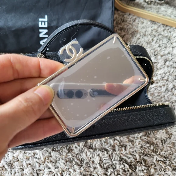 ❌️SOLD❌️22P chanel vanity case - Picture 8 of 13